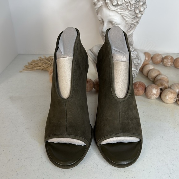 Vince Camuto Finaleigh Nubuck Leather Heeled Bootie’s Size 10  Forest Green - Picture 3 of 10